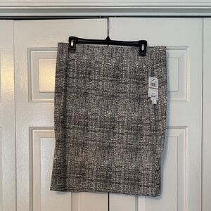 NWT Amanda & Chelsea Black and white Pencil Skirt